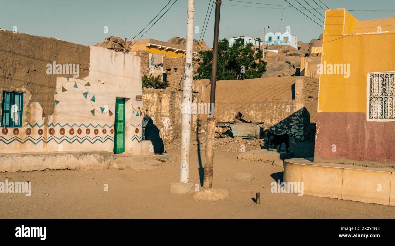 Strada nel villaggio nubiano vicino Assuan, Egitto, Africa Foto Stock