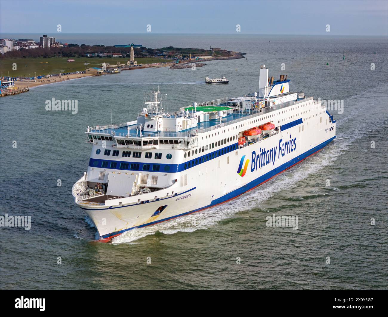 Salamanca è un traghetto e-Flexer a GNL operato da Brittany Ferries sulla rotta che attraversa la Manica tra Santander e Portsmouth e Cherbourg. Foto Stock