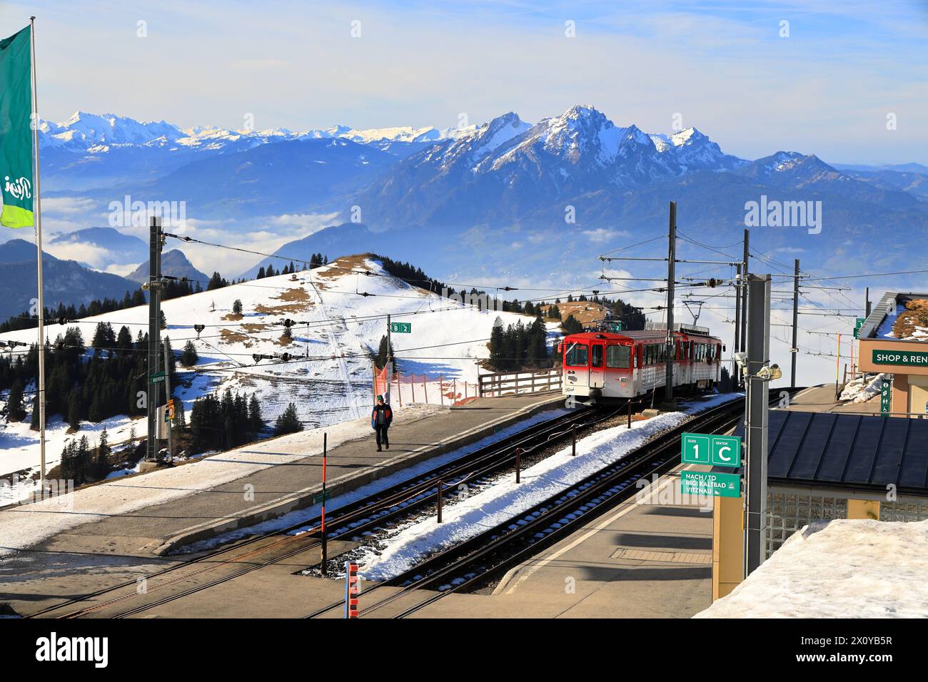 Monte Rigi, Svizzera – 6 febbraio 2024: Visita al monte Rigi. La ferrovia di Rigi è nota come la prima ferrovia a cremagliera in Europa. Foto Stock