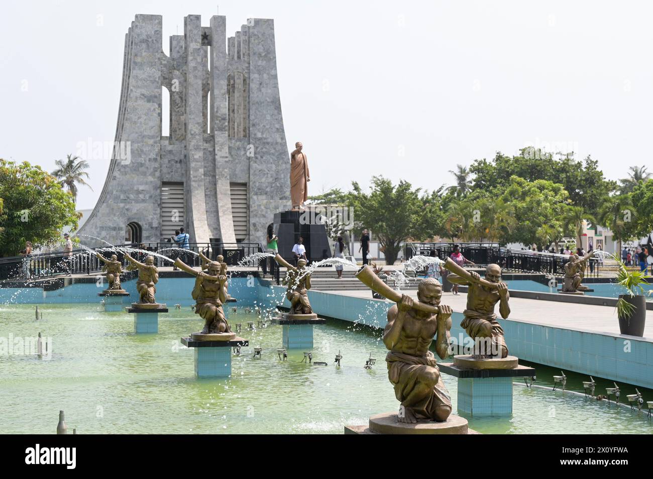 GHANA, Accra, Mausoleo e Memorial Park di Kwame Nkrumah, dedicato alla memoria del grande panafricano e primo presidente del Ghana dopo l'indipendenza 1957, Osagyefo Dr. Kwame Nkrumah / GHANA, Accra, Mausoleo e Memorial Park di Kwame Nkrumah, in Gedenken an den ersten Präsidenten Kwame Nkrumah von Ghana nach der Unabhängigkeit Foto Stock