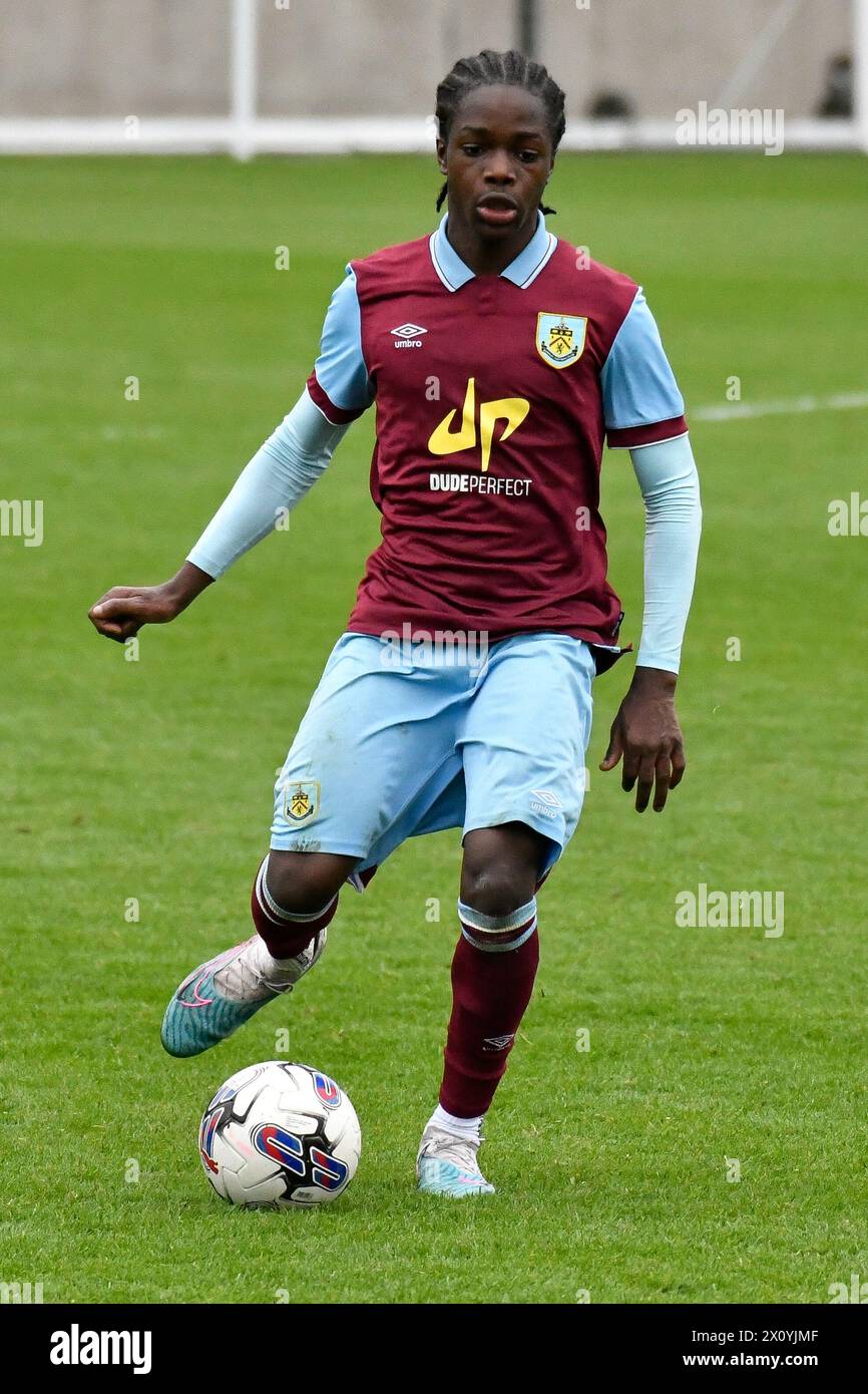 Landore, Swansea, Galles. 13 aprile 2024. Albert Blackie di Burnley in azione durante il match Under 18 Professional Development League tra Swansea City e Burnley alla Swansea City Academy di Landore, Swansea, Galles, Regno Unito, il 13 aprile 2024. Crediti: Duncan Thomas/Majestic Media. Foto Stock