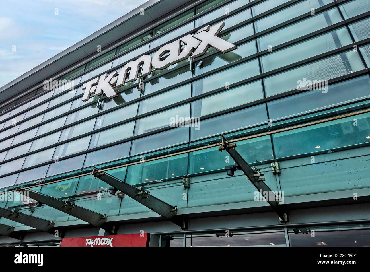 T K Maxx, Blanchardstown, Dublino, Irlanda. Un rivenditore di abbigliamento, accessori di abbigliamento, articoli per la casa e articoli da regalo. Foto Stock