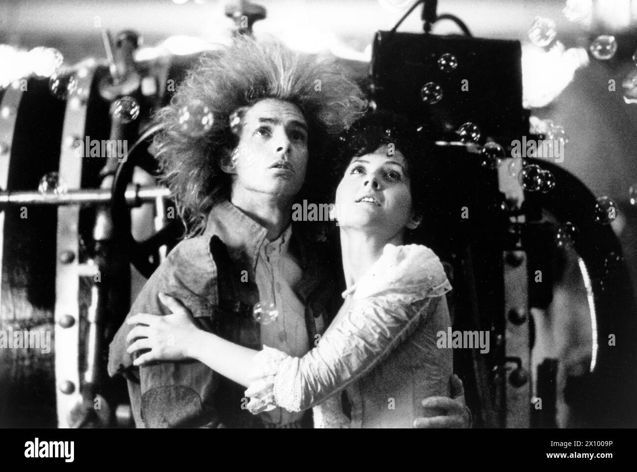 Yahoo Serious, Odile le Clezio, sul set del film australiano, 'Young Einstein', Warner Bros., 1988 Foto Stock