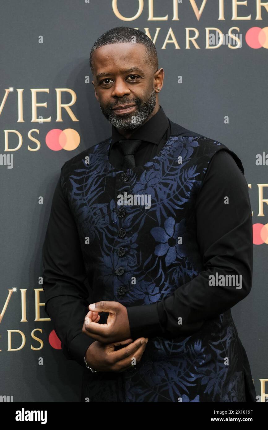 Londra, Regno Unito. 14 aprile 2024. Adrian Lester fotografò l'arrivo agli Olivier Awards 2024 con Mastercard alla Royal Albert Hall. Foto di Julie Edwards credito: JEP Celebrity Photos/Alamy Live News Foto Stock