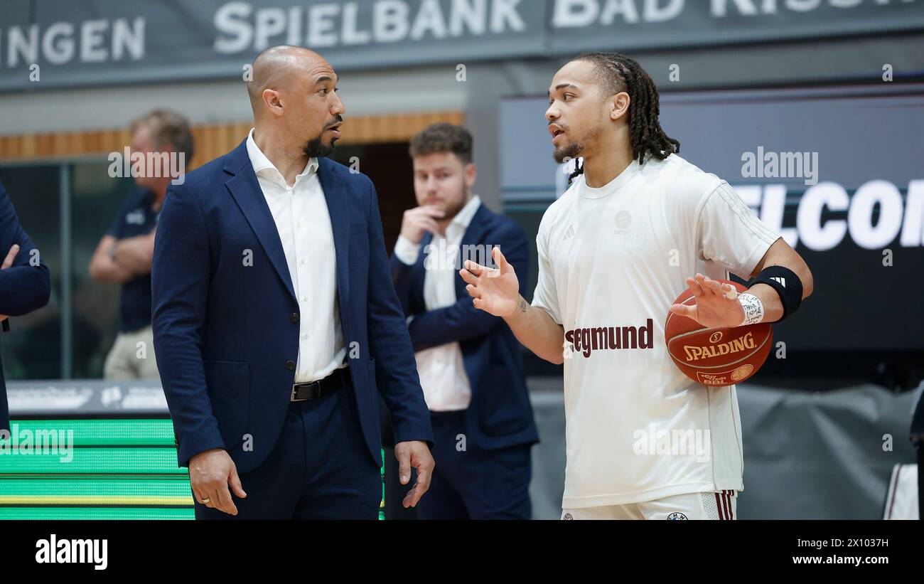 Wurzburg, Germania. 14 aprile 2024. Wuerzburg, Ger. 14 aprile 2024. f.l. Assistente allenatore Demond Greene (Bayern) e Carsen Edwards (FC Bayern Muenchen, 3) parlando di, GER, Wuerzburg, 14.04.2024, pallacanestro, BBL, Wuerzburg Baskets - FC Bayern Muenchen Basketball, crediti: HMB Media/Heiko Becker/Alamy Live News, crediti: Heiko Becker/Alamy Live News Foto Stock