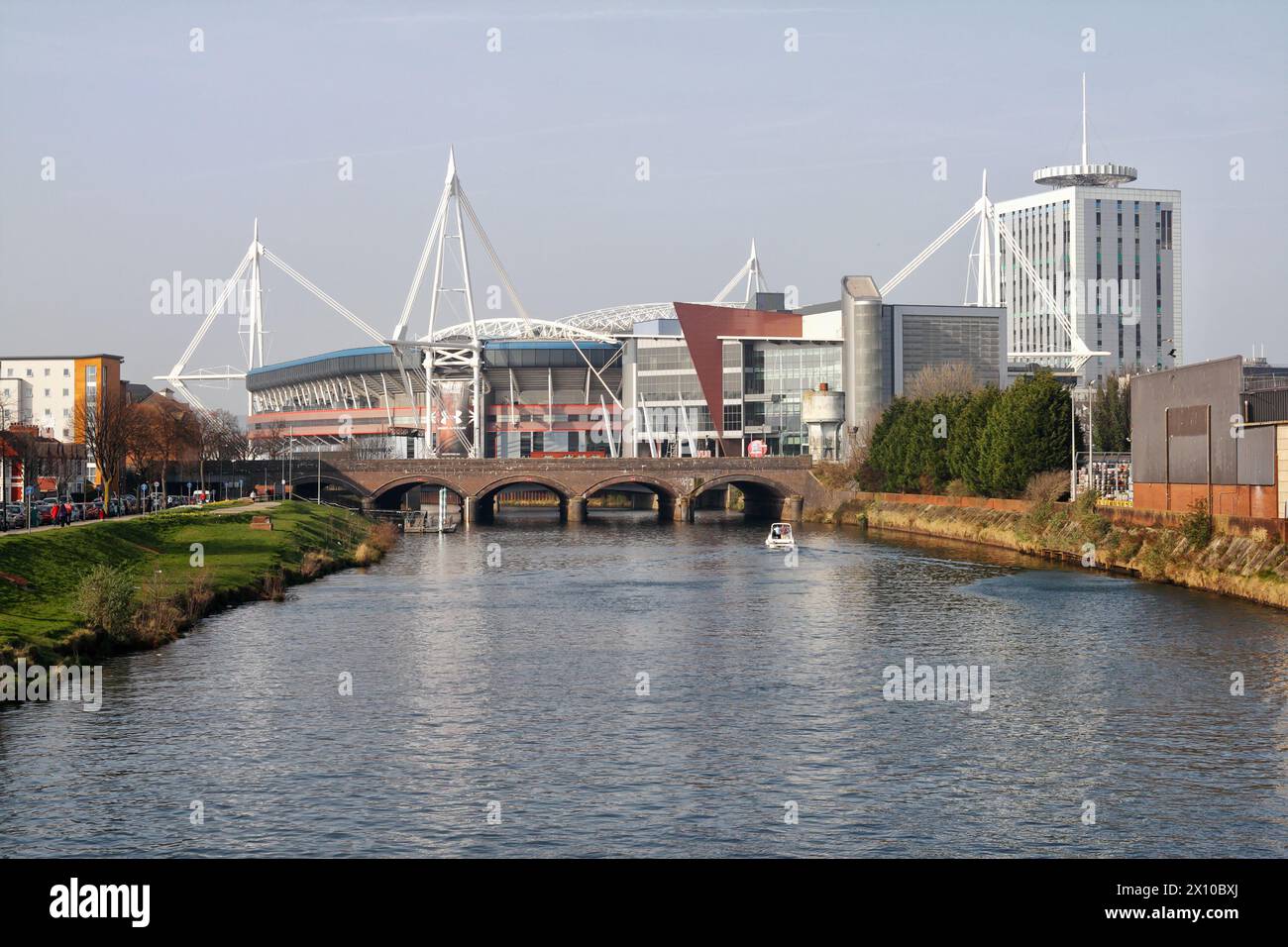 Cardiff Millennium Stadium City Center Skyline, River Taff Wales UK, città urbana capitale gallese Foto Stock