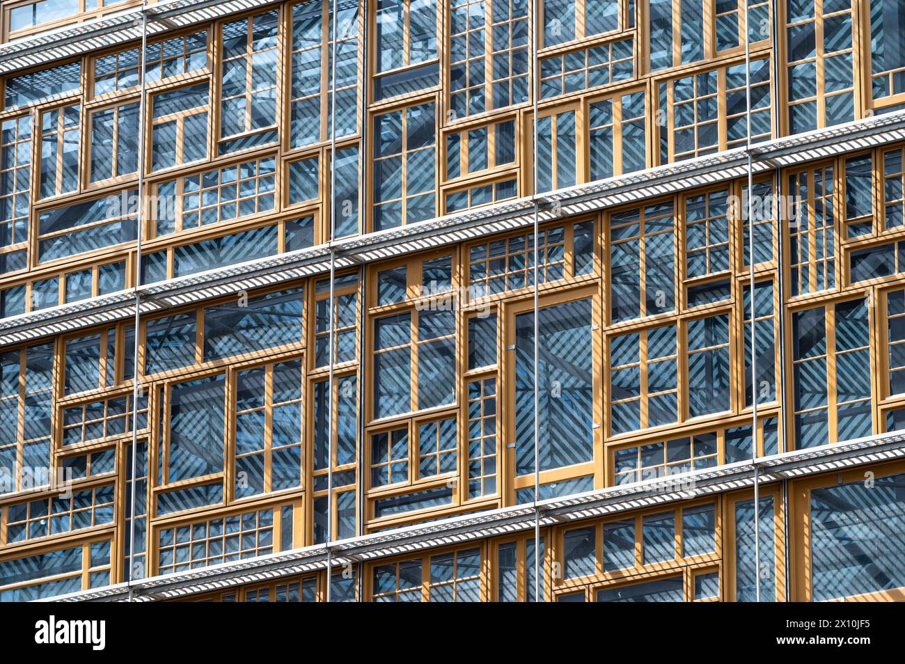 Quartiere europeo di Bruxelles, Belgio - 13 aprile 2024 - Abstract dell'edificio Justus Lipsius, il Consiglio d'Europa Foto Stock