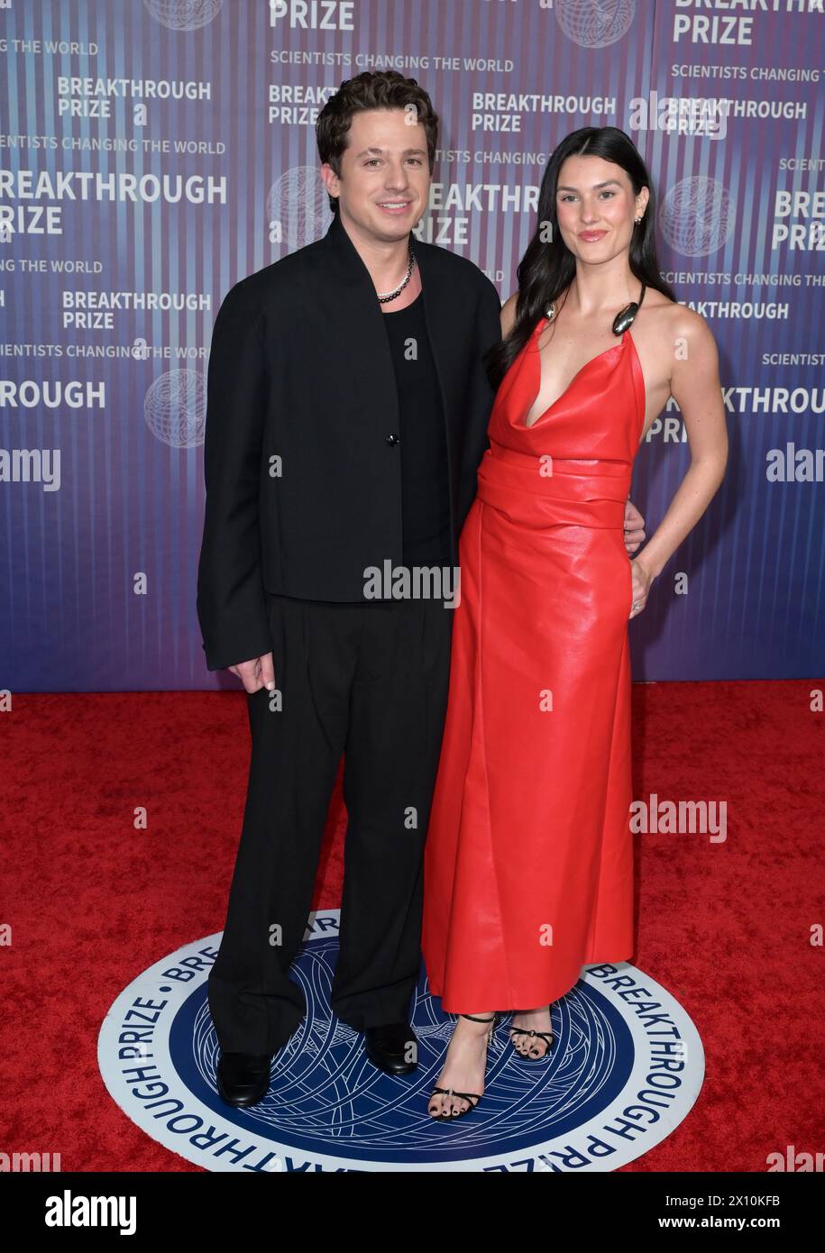 LOS ANGELES, STATI UNITI. 13 aprile 2024: Charlie Puth e Brooke Sansone ai premi Breakthrough 2024 all'Academy Museum. Immagine: Paul Smith/features flash Foto Stock