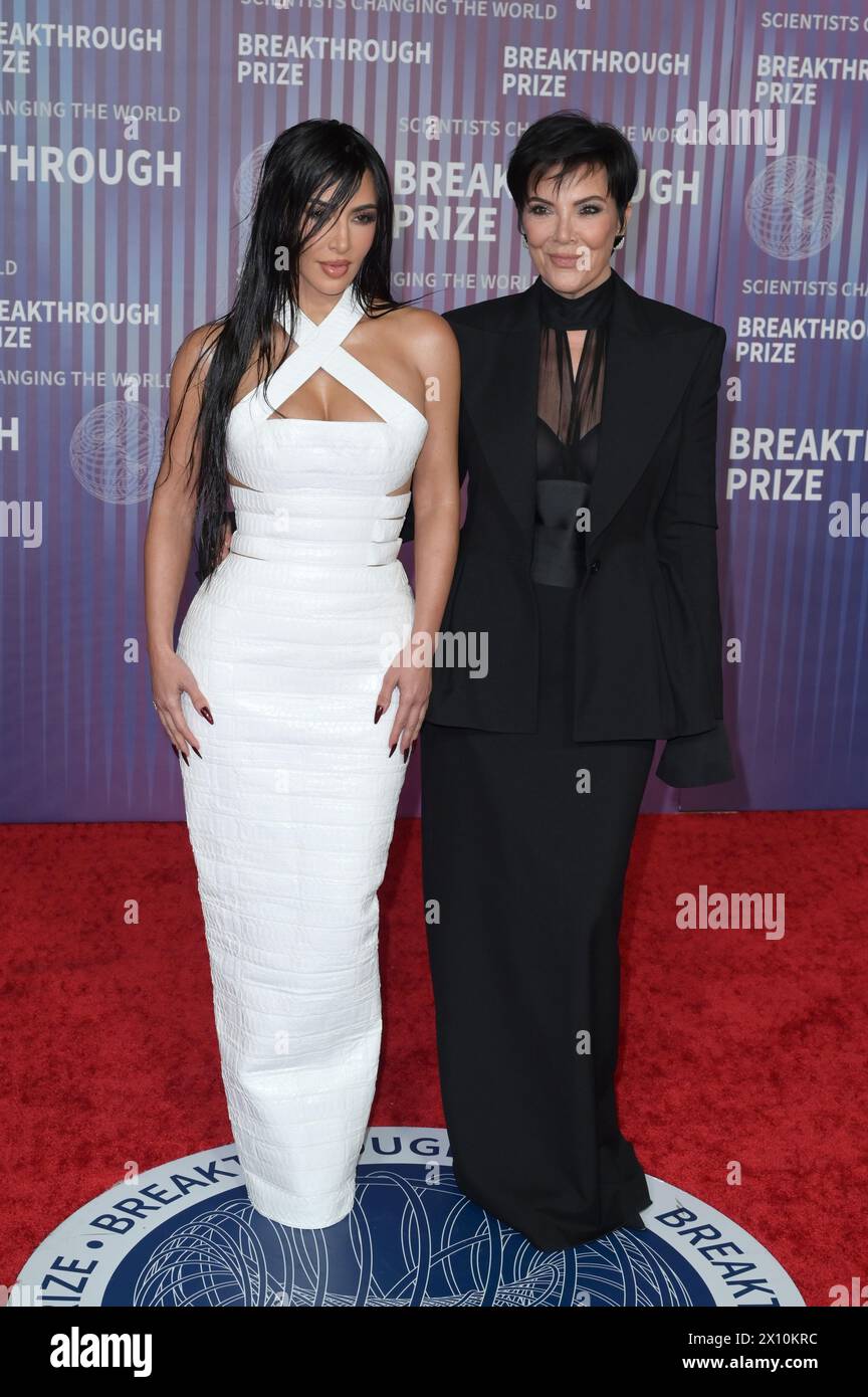 Los Angeles, Stati Uniti. 13 aprile 2024. LOS ANGELES, STATI UNITI. 13 aprile 2024: Kim Kardashian & Kris Jenner ai premi Breakthrough 2024 all'Academy Museum. Crediti fotografici: Paul Smith/Alamy Live News Foto Stock