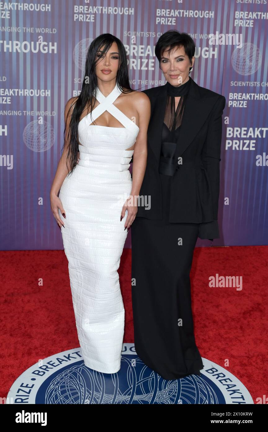 Los Angeles, Stati Uniti. 13 aprile 2024. LOS ANGELES, STATI UNITI. 13 aprile 2024: Kim Kardashian & Kris Jenner ai premi Breakthrough 2024 all'Academy Museum. Crediti fotografici: Paul Smith/Alamy Live News Foto Stock