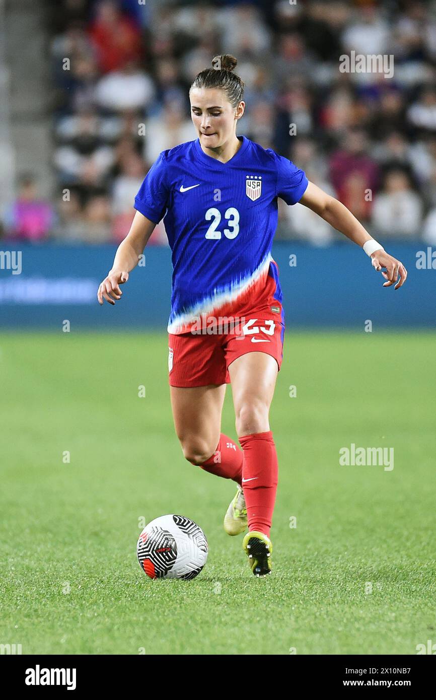 Columbus, Ohio, Stati Uniti. 9 aprile 2024. La difensore degli Stati Uniti Emily Fox (23) porta la palla contro il Canada nella partita finale della SHeBelieves Cup a Columbus, Ohio, USA. Crediti: Brent Clark/Alamy Live News Foto Stock