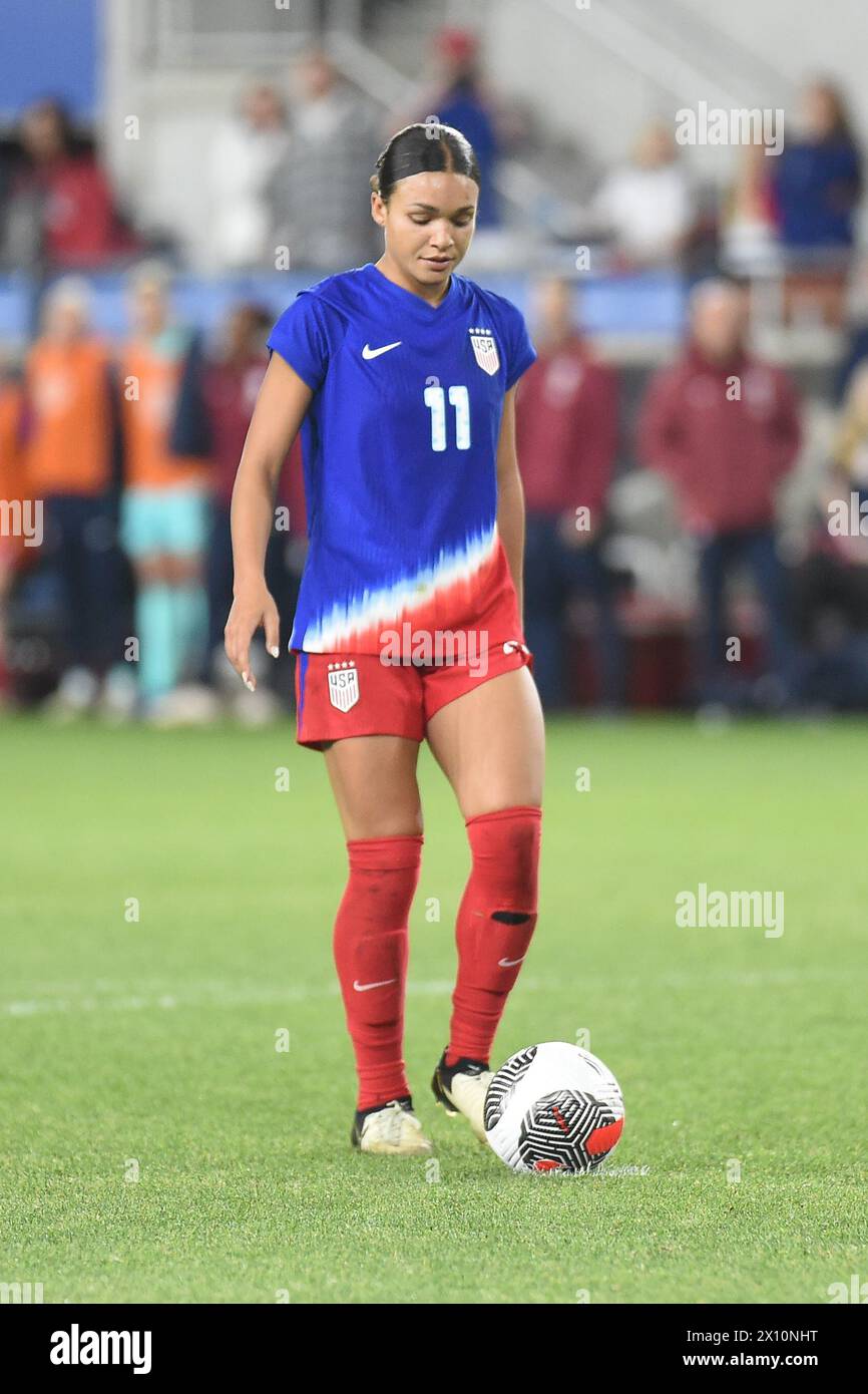 Columbus, Ohio, Stati Uniti. 9 aprile 2024. L'attaccante degli Stati Uniti Sophia Smith (11) colpisce i calci di rigore durante la partita finale della SHeBelieves Cup tra Stati Uniti e Canada a Columbus, Ohio, USA. Crediti: Brent Clark/Alamy Live News Foto Stock Columbus, Ohio, Stati Uniti. 9 aprile 2024. L'attaccante degli Stati Uniti Sophia Smith (11) colpisce i calci di rigore durante la partita finale della SHeBelieves Cup tra Stati Uniti e Canada a Columbus, Ohio, USA. Crediti: Brent Clark/Alamy Live News Foto Stock