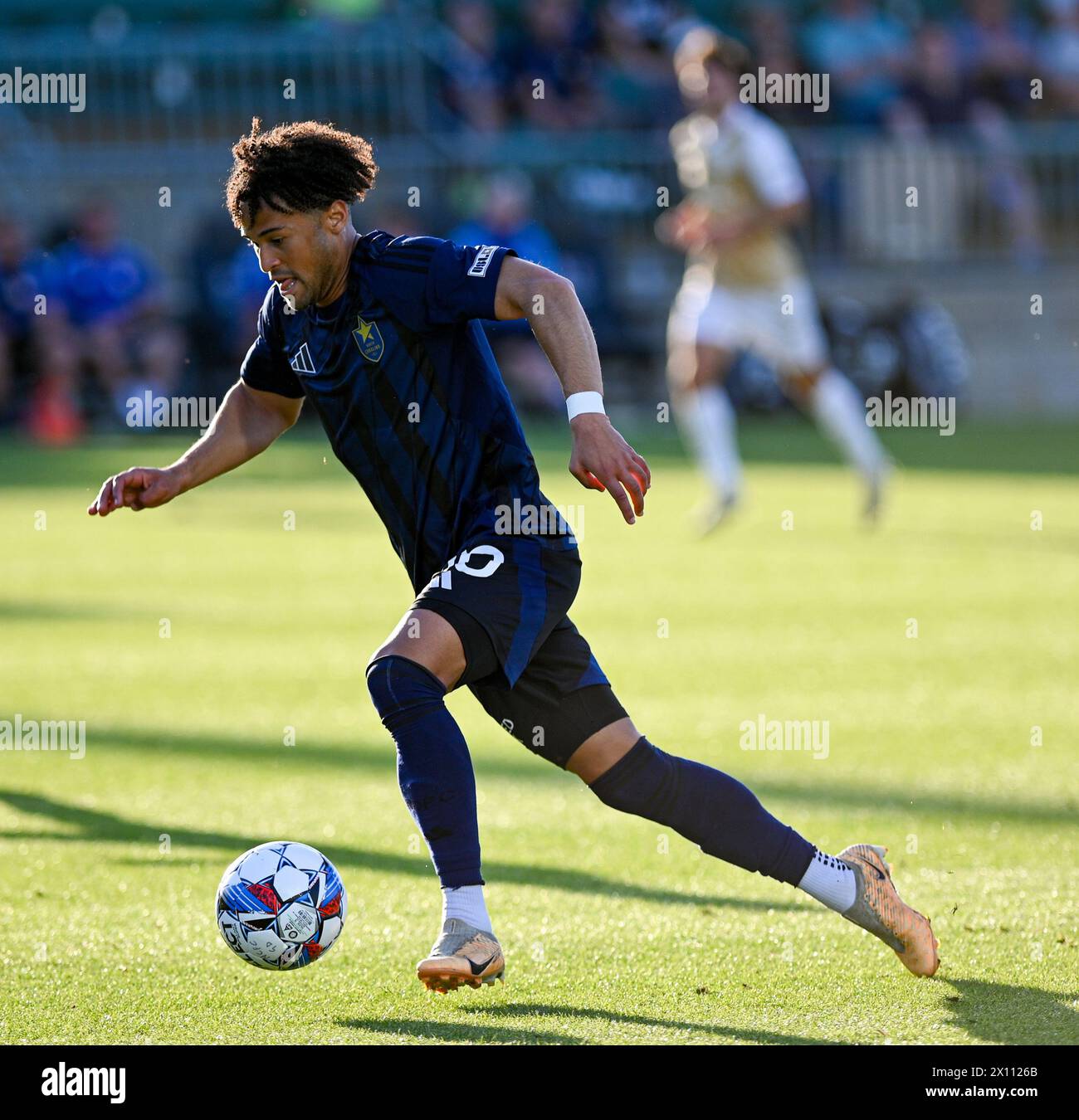 Cary, Carolina del Nord, Stati Uniti. 14 aprile 2024. Il centrocampista del North Carolina FC JADEN SERVANIA volge verso la rete. Il North Carolina FC ospitò il Birmingham Legion FC al WakeMed Soccer Park di Cary, Carolina del Nord. (Credit Image: © Patrick Magoon/ZUMA Press Wire) SOLO PER USO EDITORIALE! Non per USO commerciale! Foto Stock