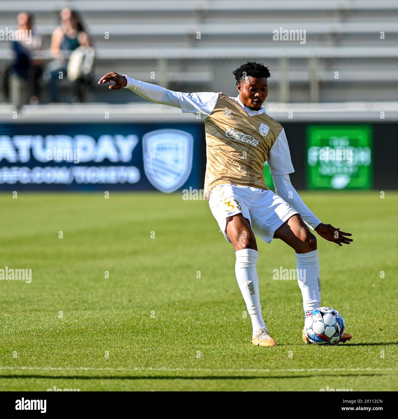 Cary, Carolina del Nord, Stati Uniti. 14 aprile 2024. Il difensore del Birmingham Legion FC MOSES MENSAH sgombra la palla da un lato. Il North Carolina FC ospitò il Birmingham Legion FC al WakeMed Soccer Park di Cary, Carolina del Nord. (Credit Image: © Patrick Magoon/ZUMA Press Wire) SOLO PER USO EDITORIALE! Non per USO commerciale! Foto Stock