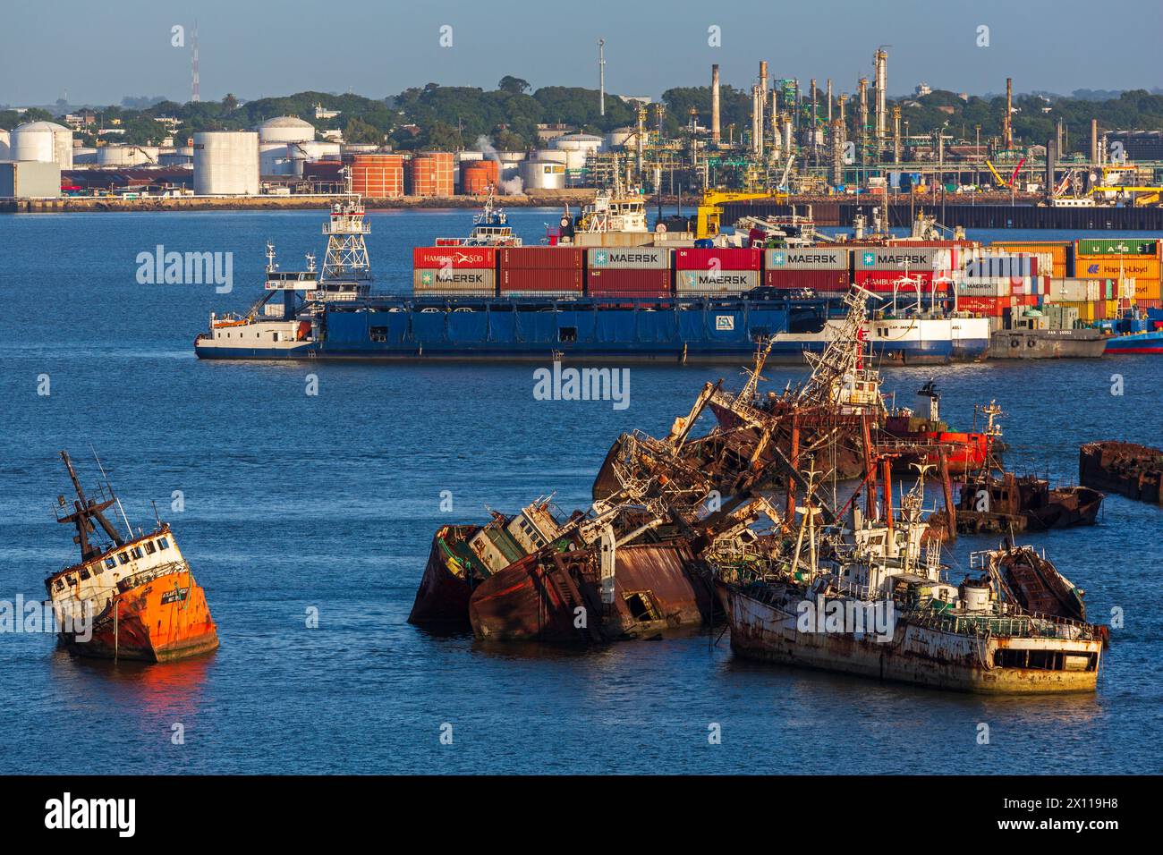 Relitti navali, porto di Montevideo, Uruguay, Sud America Foto Stock