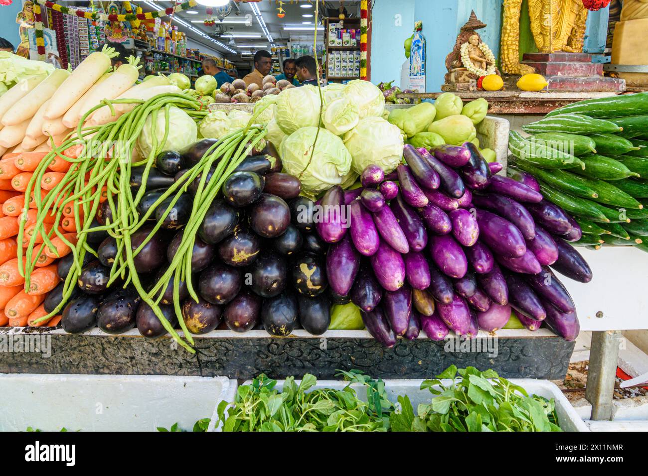 Una selezione di verdure in un chiosco a Little India, Singapore Foto Stock