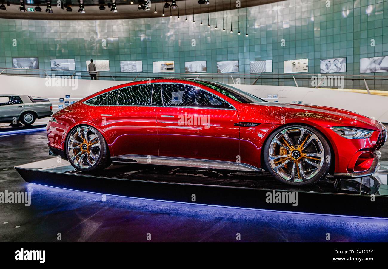 "Pionieri - l'invenzione dell'automobile" sala del museo Mecedes benz di Stoccarda. Foto Stock