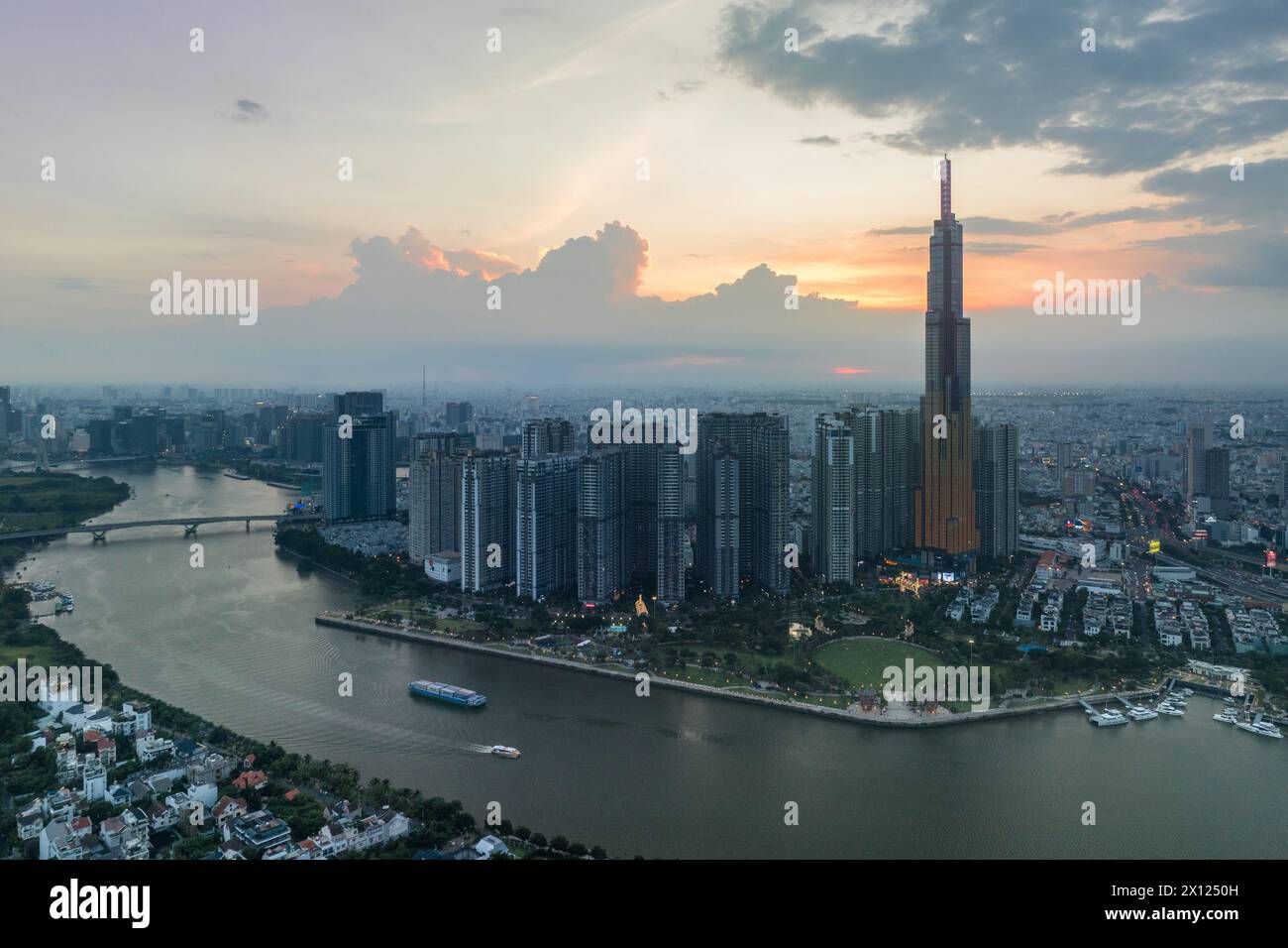 12 agosto 2023: Panorama dell'area residenziale Landmark, dove si trova l'edificio di 81 piani, quartiere di Binh Thanh, città di ho chi Minh Foto Stock