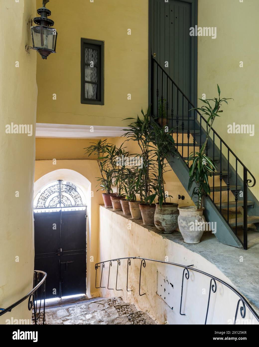 Scalini d'ingresso alla suite privata al Mimi Calpe, villa e hotel di lusso francese degli anni '1950 a Tangeri, Marocco Foto Stock