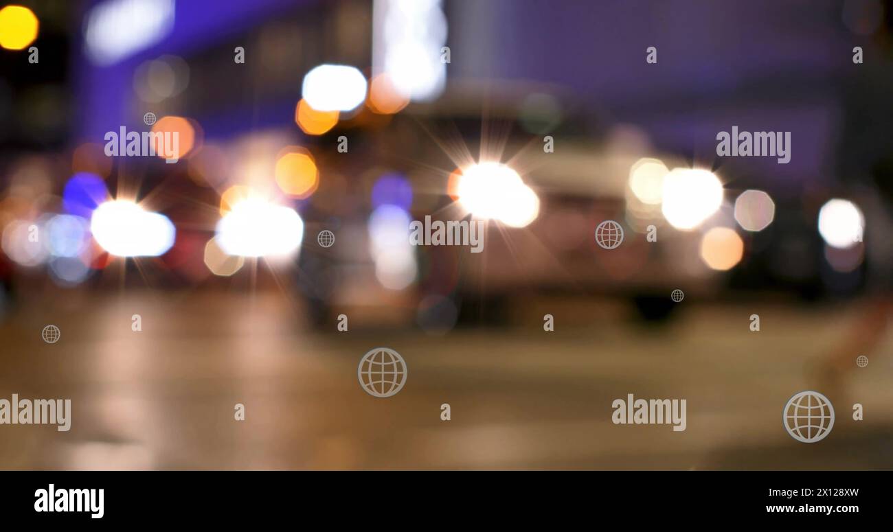 Immagine delle icone del globo su veicoli sfocati fermati al segnale e persone che attraversano la strada Foto Stock