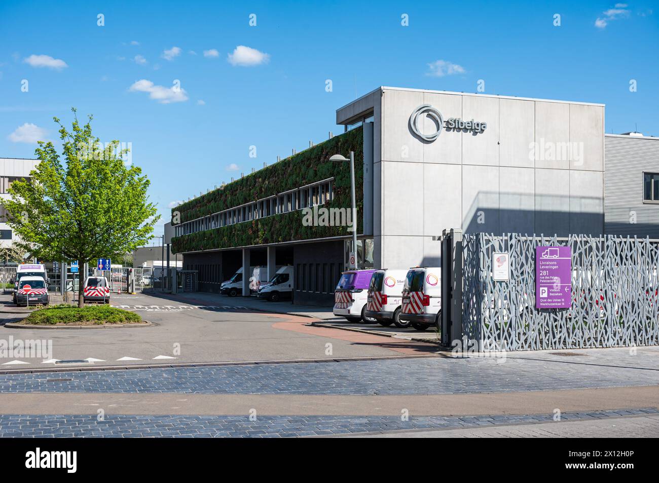 Schaerbeek, Bruxelles capitale, Belgio, 10 aprile 2024 - sede centrale della società Sibelga per la fornitura di gas naturale Foto Stock