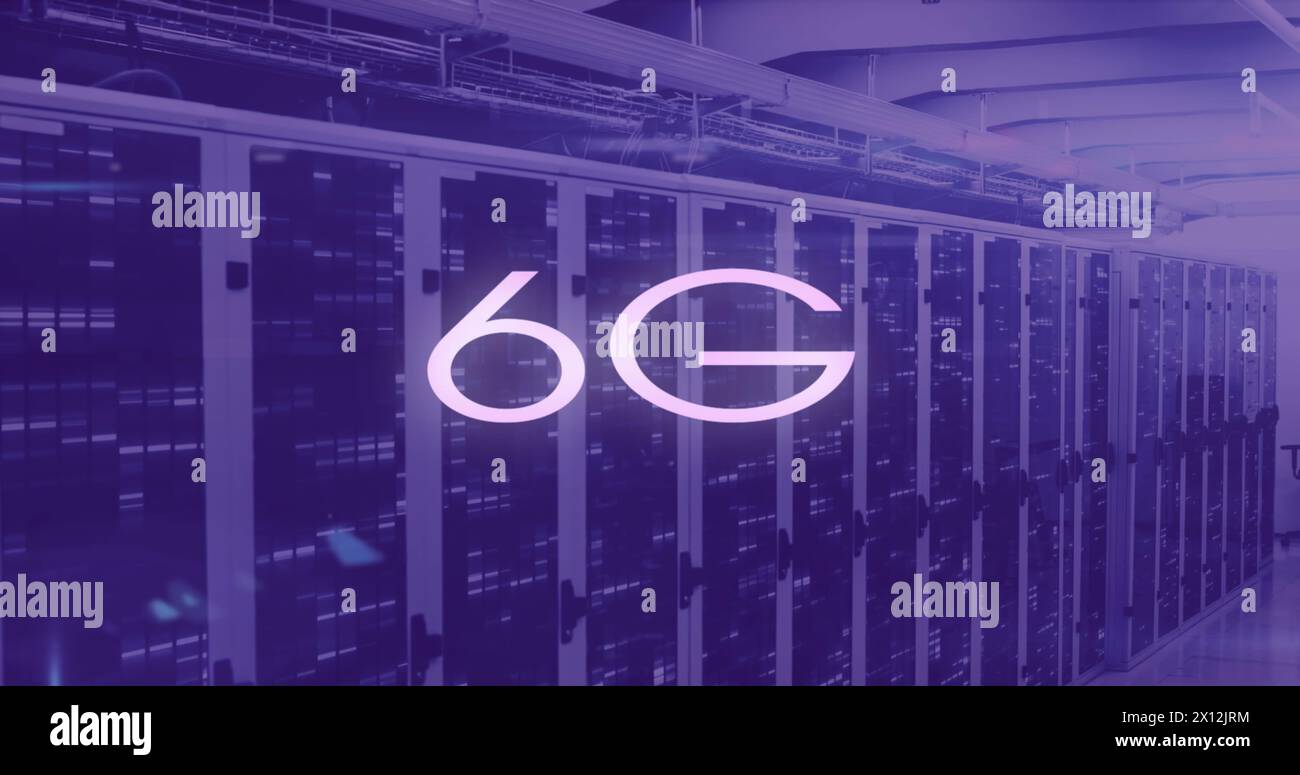 Immagine di 6g su una sala server viola. Comunicazione, rete globale e concetto tecnologico immagine generata digitalmente. Foto Stock