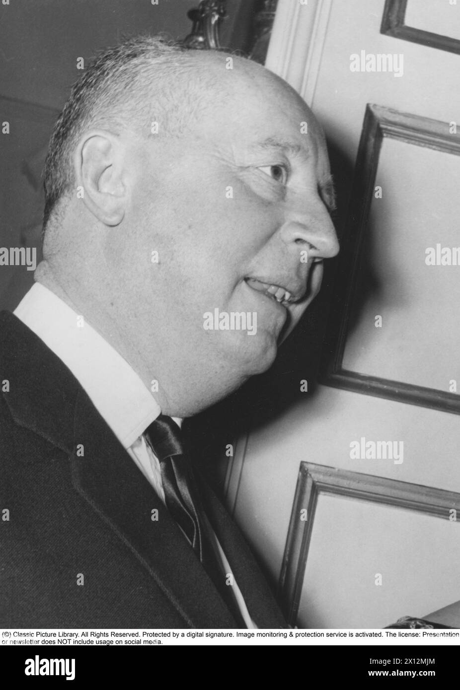 Christian Dior, nato il 21 gennaio 1905 a Granville in Normandia, morto il 23 ottobre 1957 a Montecatini Terme in Toscana, Italia, è stato uno stilista francese. È noto soprattutto per aver fondato la casa di moda Dior e per aver creato il New Look. Foto durante una visita in Svezia 1957. Foto Stock