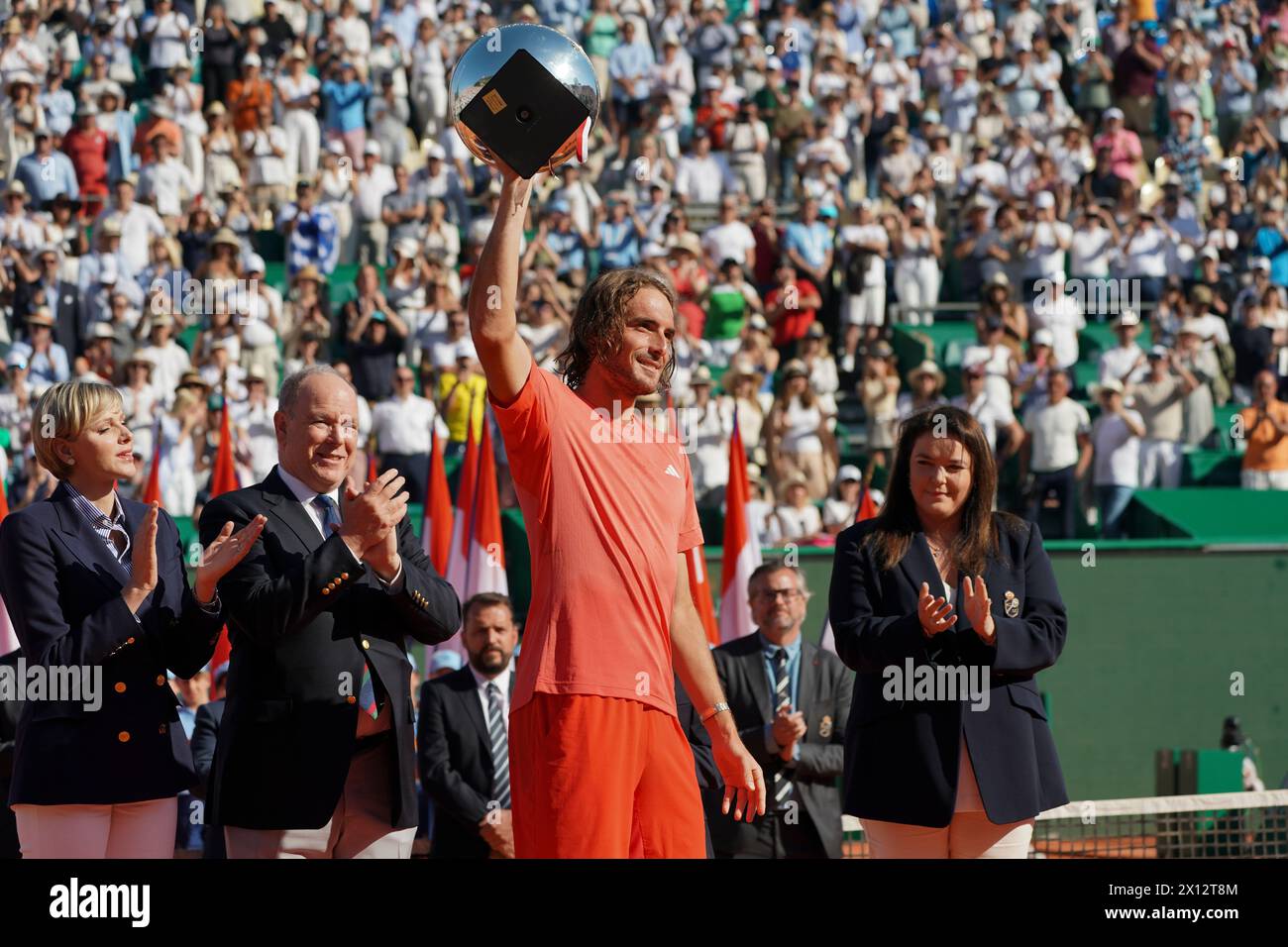 MONTE-CARLO, MONACO - 14 APRILE: Principessa Charlene, SAS le Prince Albert II de Monaco, Principe Jacques, Melanie Antoinette de Massy Presidente del M.C.C e Stefanos Tsitsipas durante la presentazione del trofeo al Rolex Monte-Carlo Masters al Monte-Carlo Country Club il 14 aprile 2024 a Monte-Carlo, Monaco. Foto Stock