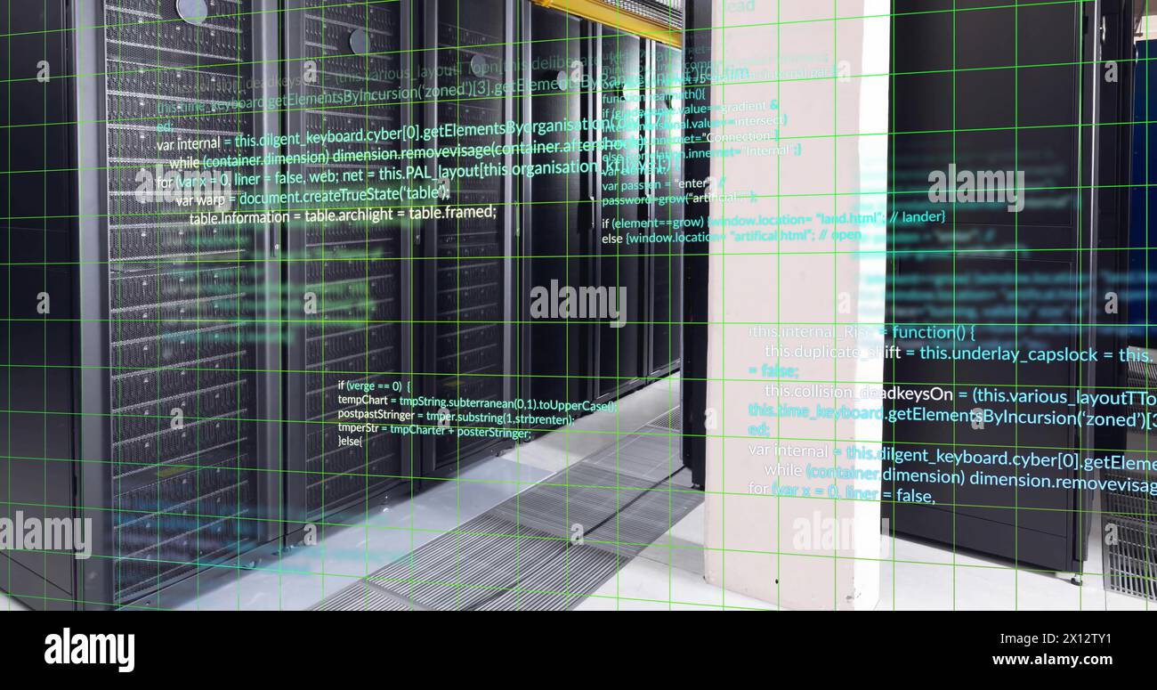 Immagine di un linguaggio informatico multicolore nella sala server dati Foto Stock