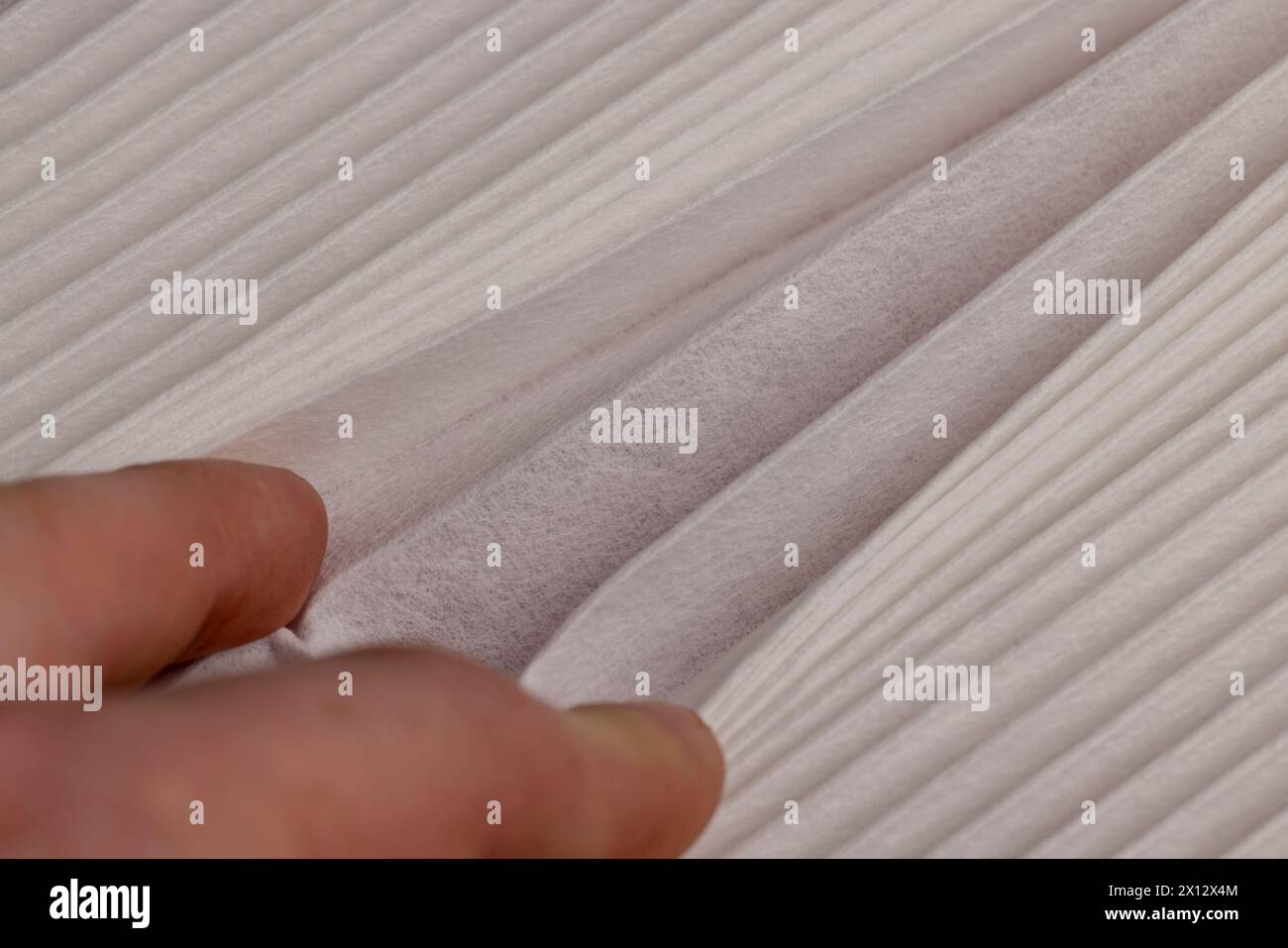 nuovo filtro dell'aria pulito e leggero, nuovo filtro dell'aria sottile per l'abitacolo dell'auto Foto Stock