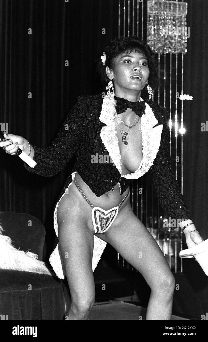 Con uno spettacolo di gala gigante, il rinnovato club "Maxim" ha aperto nuovamente le sue porte il 5 agosto 1986. - 19860805 PD0012 - Rechteinfo: Diritti gestiti (RM) Foto Stock