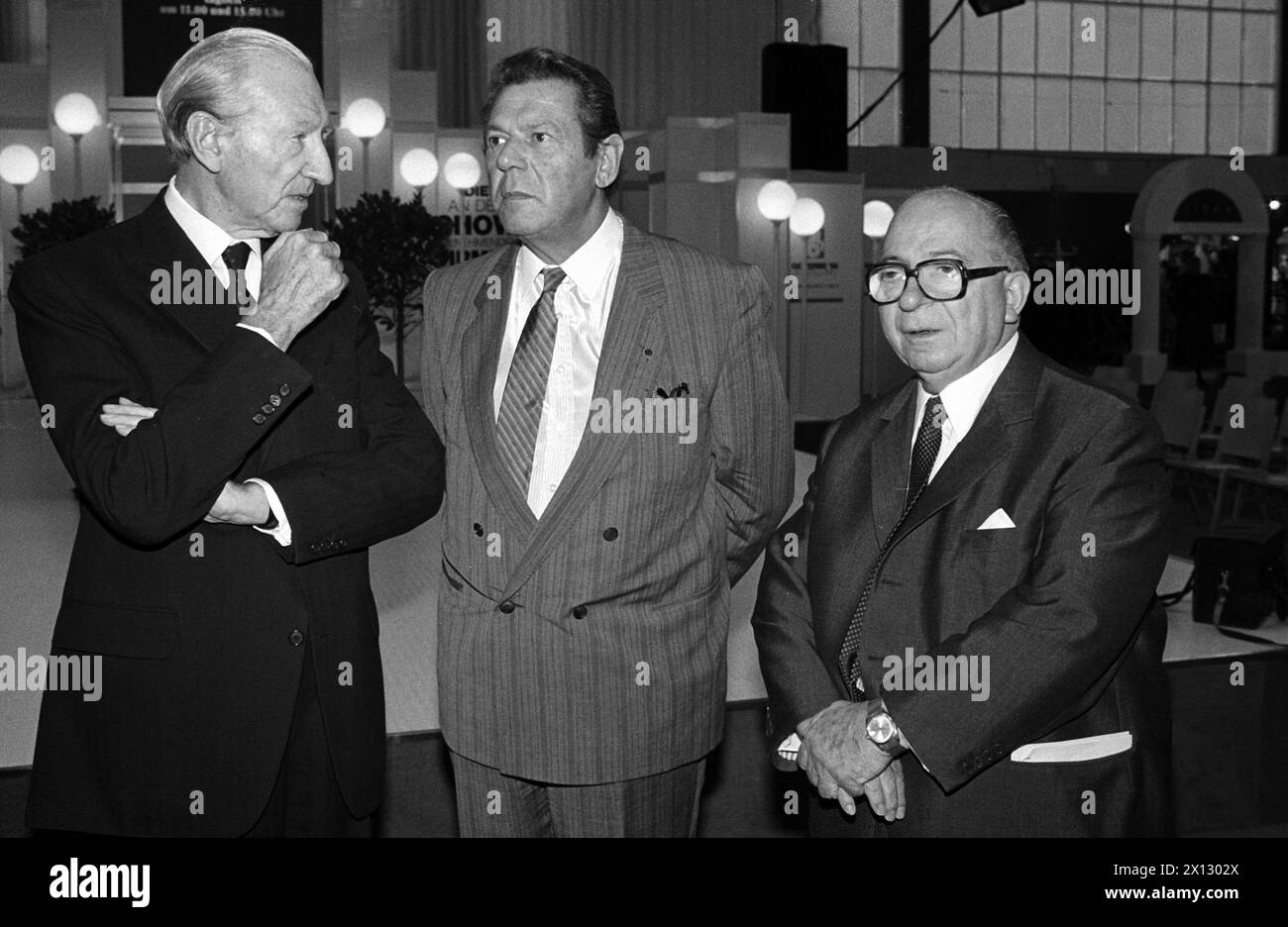 Inaugurazione della Fiera di Vienna il 10 settembre 1986 con il Presidente federale Kurt Waldheim, il Presidente della camera di commercio Karl Dittrich e il presidente della camera Federale Rudolf Sallinger. - 19860910 PD0009 - Rechteinfo: Diritti gestiti (RM) Foto Stock