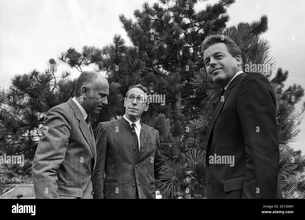 Incontro del curatore "Save the Forest" con il ministro dell'ambiente Franz Kreuzer, il professor Gerhard Bruckmann e il cancelliere federale Franz Vranitzky sul Kahlenberg di Vienna il 22 ottobre 1986. - 19861022 PD0005 - Rechteinfo: Diritti gestiti (RM) Foto Stock