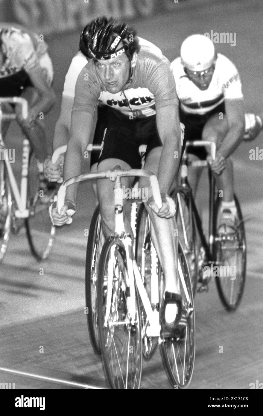 Il vincitore della doppia medaglia WC Roland Koenigshofer ha difeso il suo titolo nel Point Driving dei campionati di ciclismo su pista nello stadio Viennese Dusika con 67 punti il 18 giugno 1987. - 19870618 PD0002 - Rechteinfo: Diritti gestiti (RM) Foto Stock