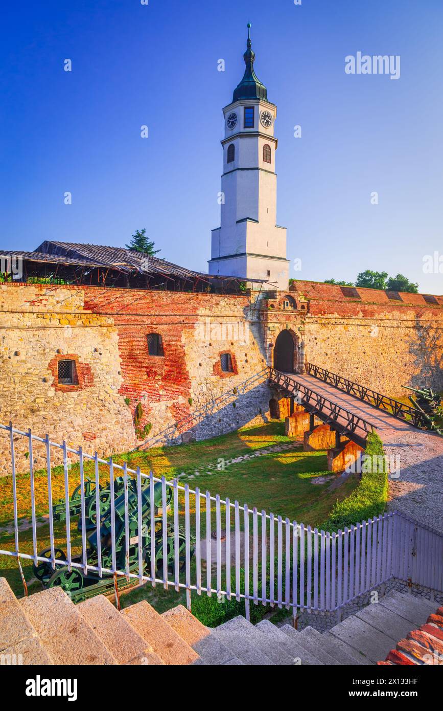 Belgrado, Serbia. Mura della fortezza di Kalemegdan e Sahat Kula (Torre dell'orologio) Foto Stock