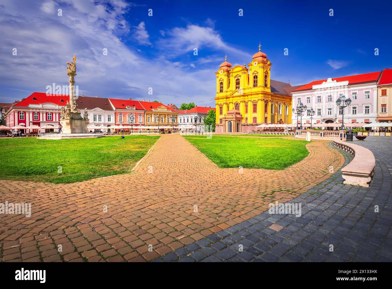 Timisoara, Romania. Splendida luce e giorno di sole nel centro di Union Square, città barocca dello storico Banat. Foto Stock
