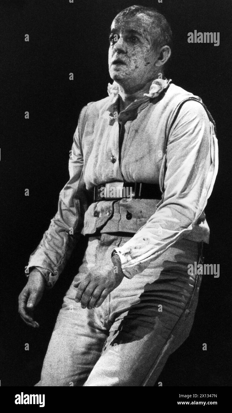 Vienna il 21 aprile 1989: Martin Schwab nel ruolo del capitano Woyzek nella stessa commedia di Georg Buechner, presentata al Burgtheater di Vienna. - 19890421 PD0012 - Rechteinfo: Diritti gestiti (RM) Foto Stock