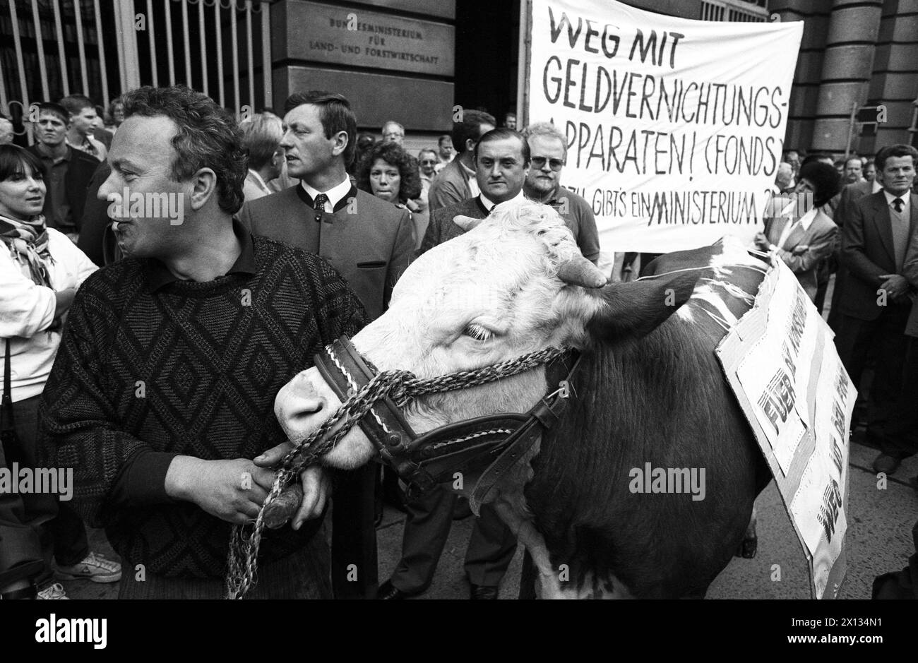 Vienna il 27 settembre 1989: Dimostrazione di 500 fino a 600 agricoltori davanti al ministero dell'agricoltura. - 19890927 PD0014 - Rechteinfo: Diritti gestiti (RM) Foto Stock