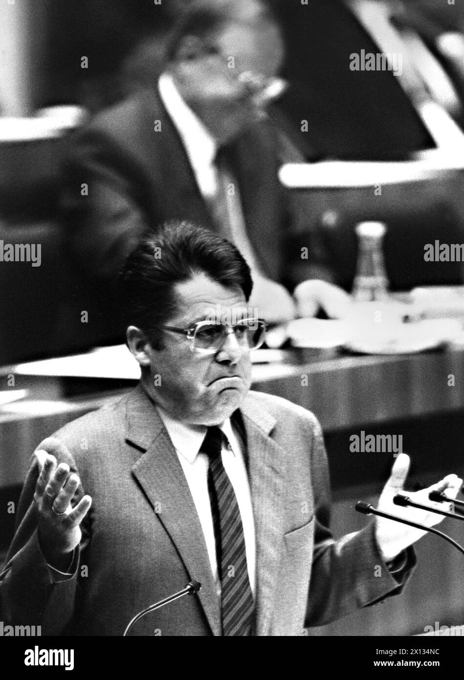 Heinz Fischer, presidente della frazione parlamentare del Partito sociale austriaco, catturato durante una riunione del Consiglio Nazionale il 27 settembre 1989. - 19890927 PD0017 - Rechteinfo: Diritti gestiti (RM) Foto Stock