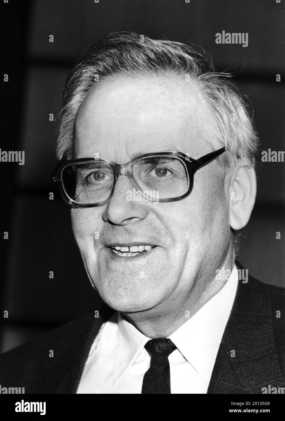 Ritratto di Walter Romberg dei socialdemocratici della RDT, scattato alla riunione dei partiti eurosocialdemocratici tenutasi a Vienna il 24 marzo 1990. - 19900324 PD0006 - Rechteinfo: Diritti gestiti (RM) Foto Stock