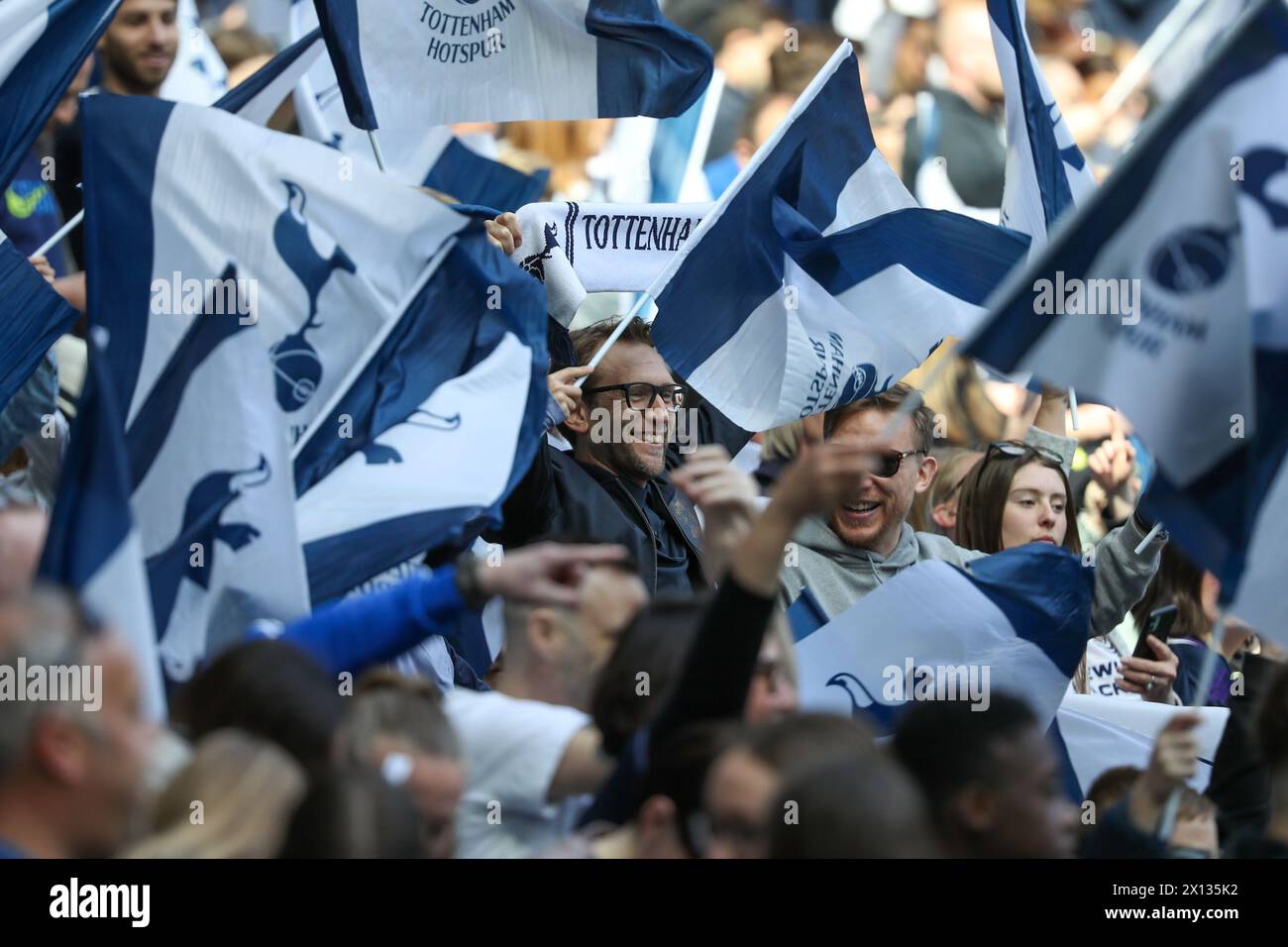 Londra, Regno Unito. 14 aprile 2024. Tifosi del Tottenham durante la partita di Adobe Women's fa Cup tra il Tottenham Hotspur e il Leicester City al Tottenh Foto Stock