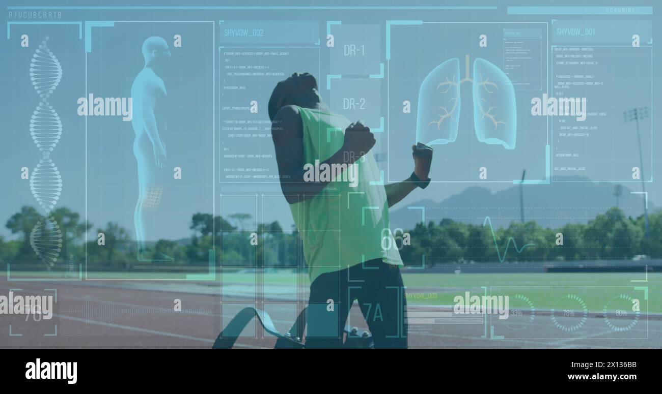 Immagine di uno schermo digitale sull'uomo afroamericano con un allenamento con lama in corsa allo stadio Foto Stock