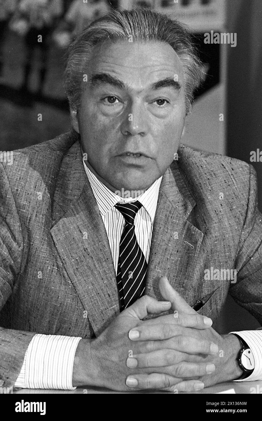 Beppo Mauhart, presidente della Federazione dei sindacati austriaca (OEGB), catturato in una conferenza stampa tenutasi a Vienna il 15 settembre 1990. - 19900915 PD0006 - Rechteinfo: Diritti gestiti (RM) Foto Stock