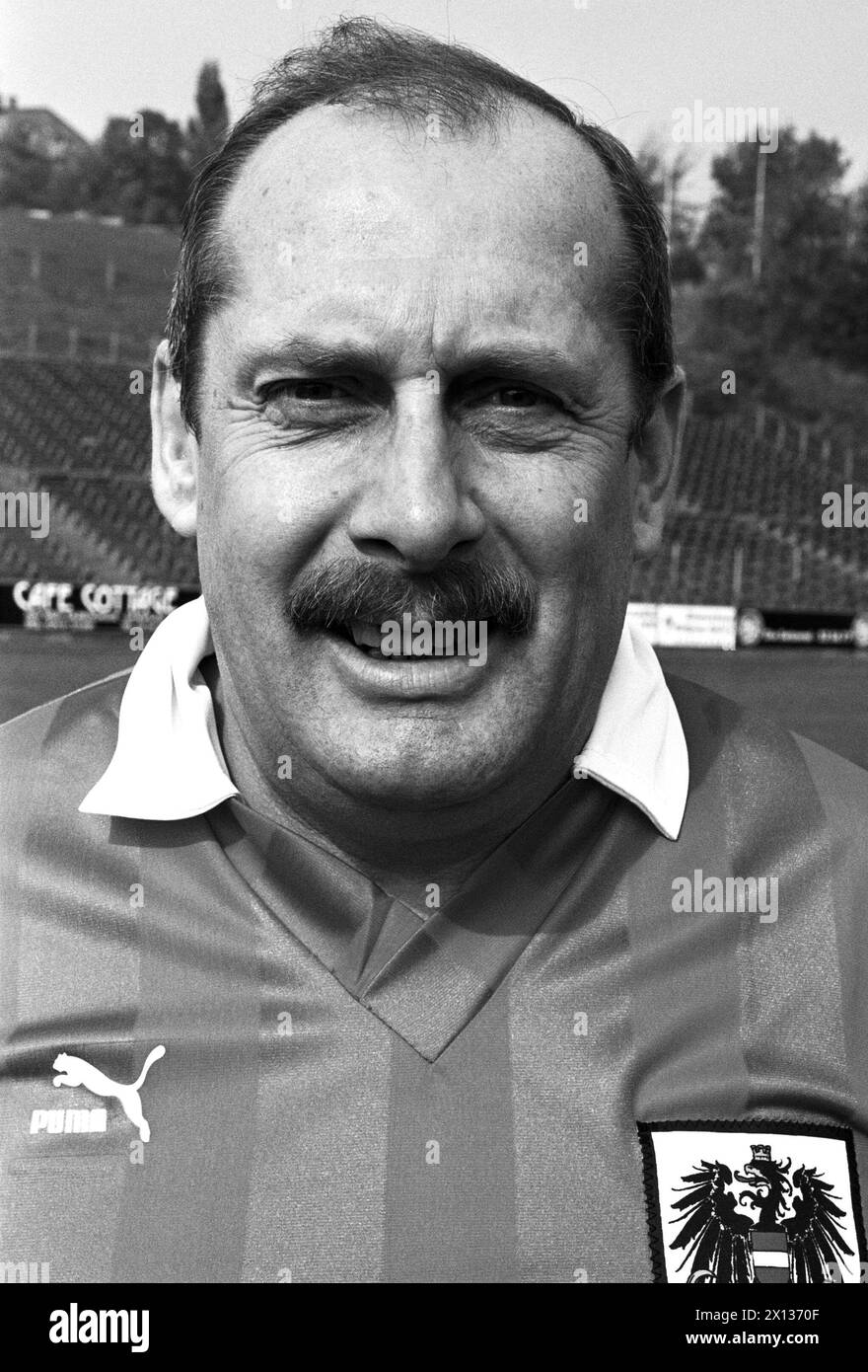 Vienna il 10 ottobre 1990: 25 anni dopo che la squadra di calcio austriaca colpì Londra con 3:2, gli "Eroi di Wembley" si incontrarono in occasione di un invito di Toni Fritsch. Nella foto: Toni Fritsch. - 19901010 PD0018 - Rechteinfo: Diritti gestiti (RM) Foto Stock