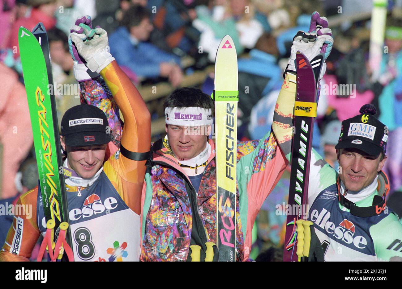 Il 31° Campionato mondiale di sci dal 22 gennaio al 3 febbraio 1991 presso il Villaggio austriaco Saalbach-Hinterglemm. Foto: Stephan Eberharter (Austria) (m.) vince il 23 gennaio 1991 Oro in Super G. Kjetil André Aamodt (Norvegia) (l.) argento e Franck Piccard (Francia) (r.) bronce. - 19910123 PD0006 - Rechteinfo: Diritti gestiti (RM) Foto Stock