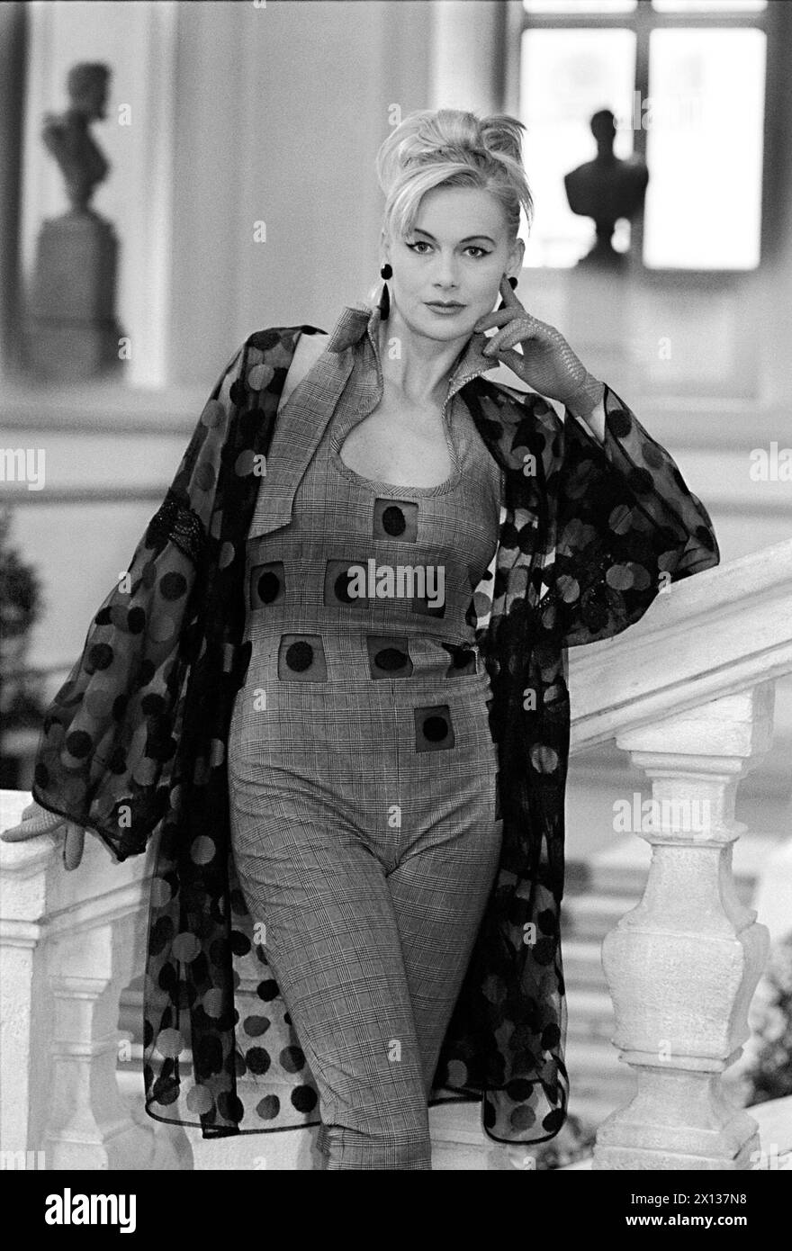 Vienna il 5 marzo 1991: Presentazione della moda viennese per la stagione primavera/estate 1991 al Palais Auersperg. - 19910305 PD0006 - Rechteinfo: Diritti gestiti (RM) Foto Stock