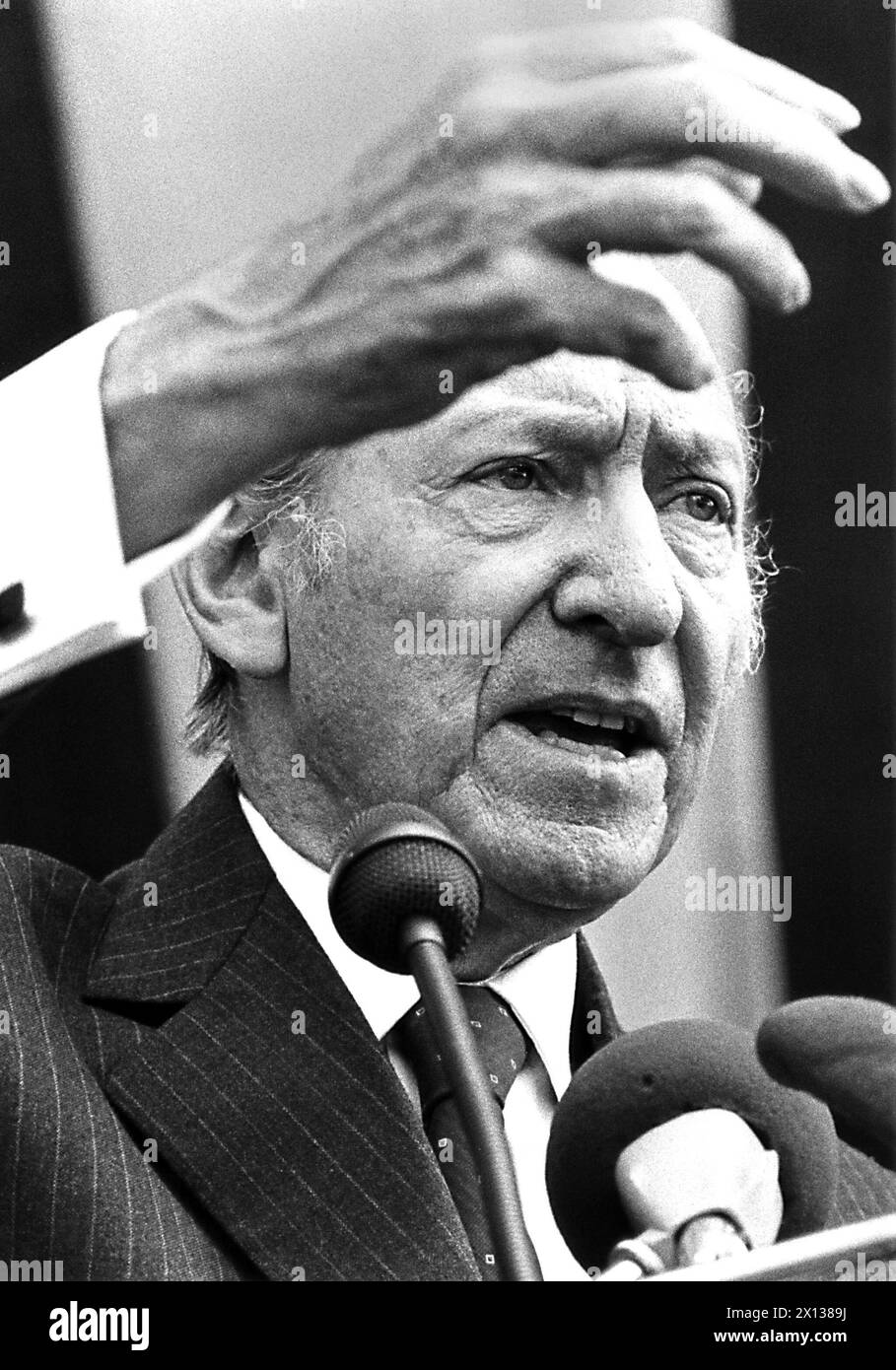 Il presidente federale austriaco Kurt Waldheim tiene un discorso in televisione il 21 giugno 1991. Non si sarebbe candidato di nuovo alla presidenza, ha detto. - 19910621 PD0002 - Rechteinfo: Diritti gestiti (RM) Foto Stock