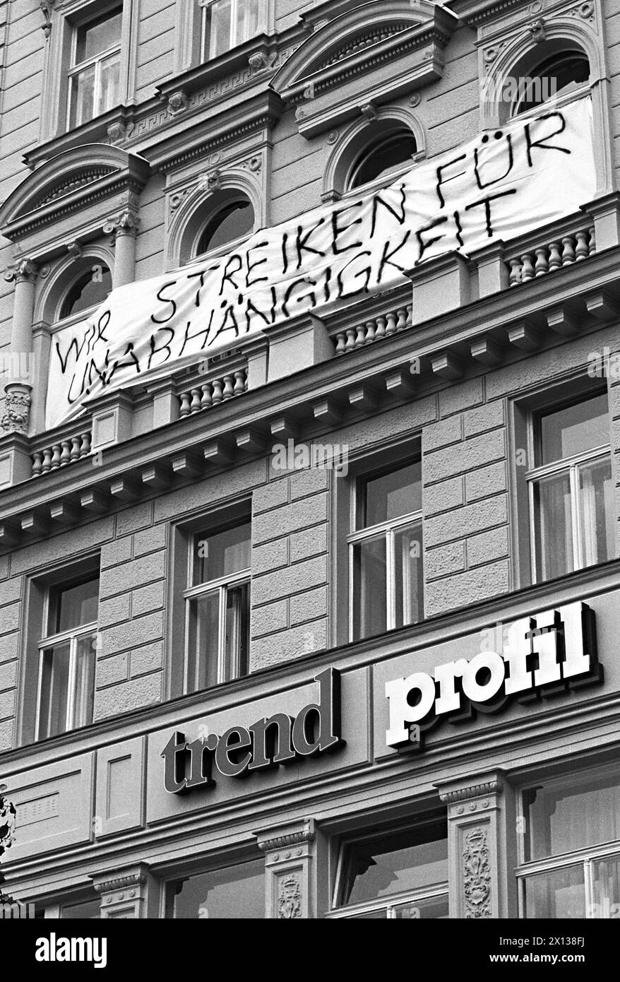 Vienna il 27 settembre 1991: Streik indefinito sulle riviste austriache "trend" e "profil" per una maggiore indipendenza (come scritto sulla facciata trasparente). - 19910927_PD0004 - Rechteinfo: Diritti gestiti (RM) Foto Stock