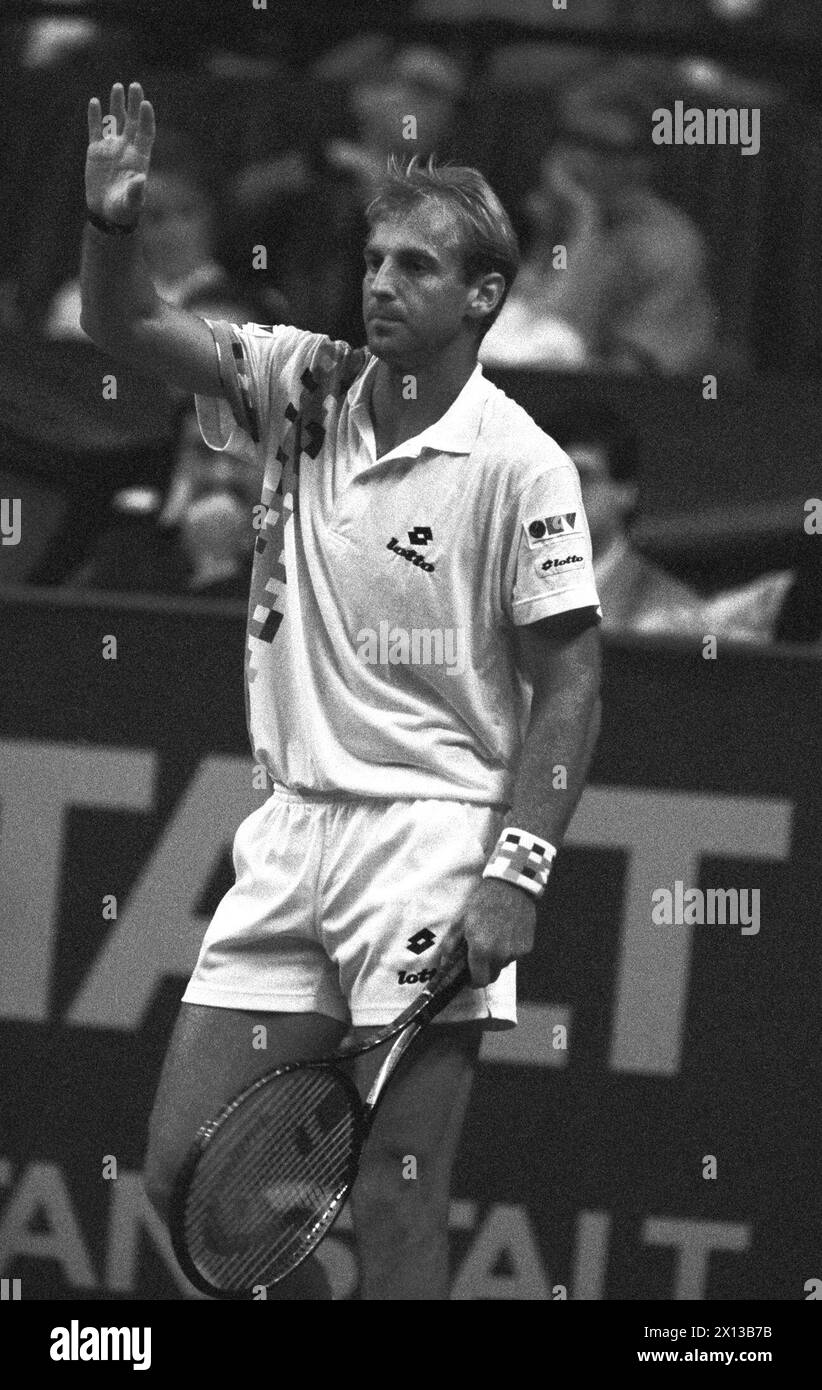 Thomas Muster (AUT) al CA Tennis Trophy di Vienna Stadthalle il 21 ottobre 1993. Ha vinto l'incontro contro Nicklas Kulti (SWE) con un punteggio di 7:6 (7/5) e 7:5. - 19931021 PD0002 - Rechteinfo: Diritti gestiti (RM) Foto Stock