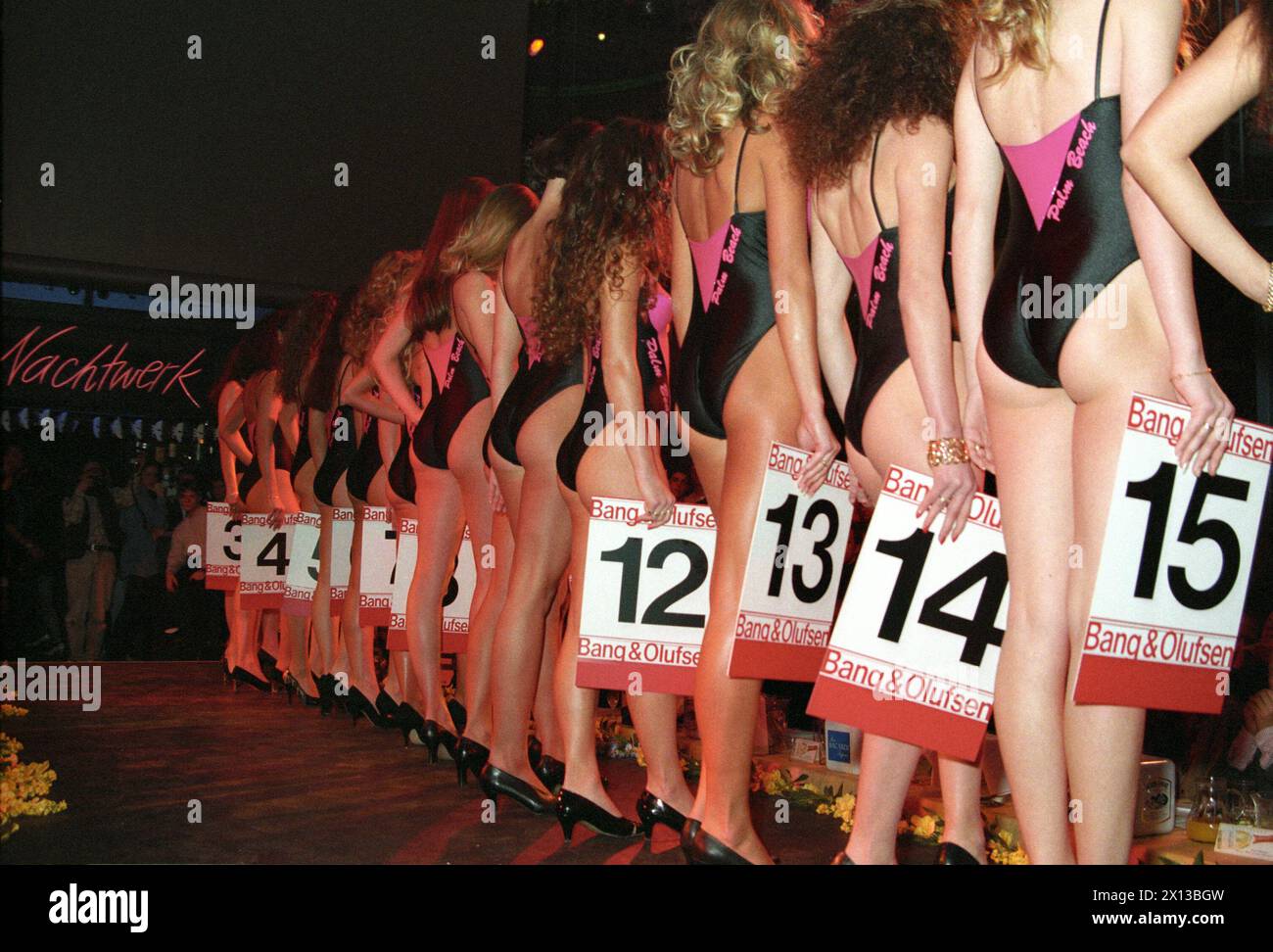 Partecipanti al concorso Miss Vienna 1994, catturato nel night club "Nachtwerk" di Vienna il 28 gennaio 1994. - 19940128 PD0011 - Rechteinfo: Diritti gestiti (RM) Foto Stock
